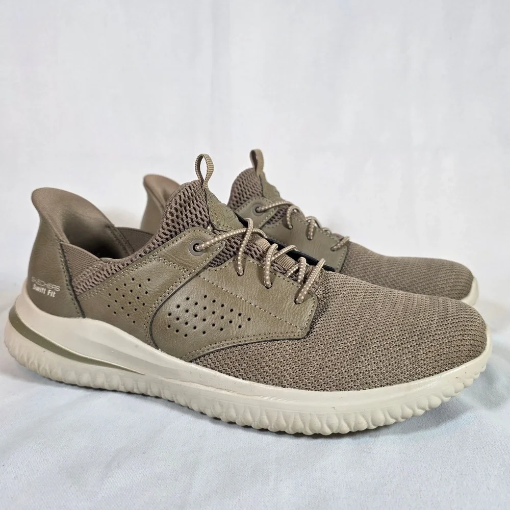 Skechers Delson Swift Fit Taupe Mens 9.5 Sneakers Hands Free Slip-on Memory Foam